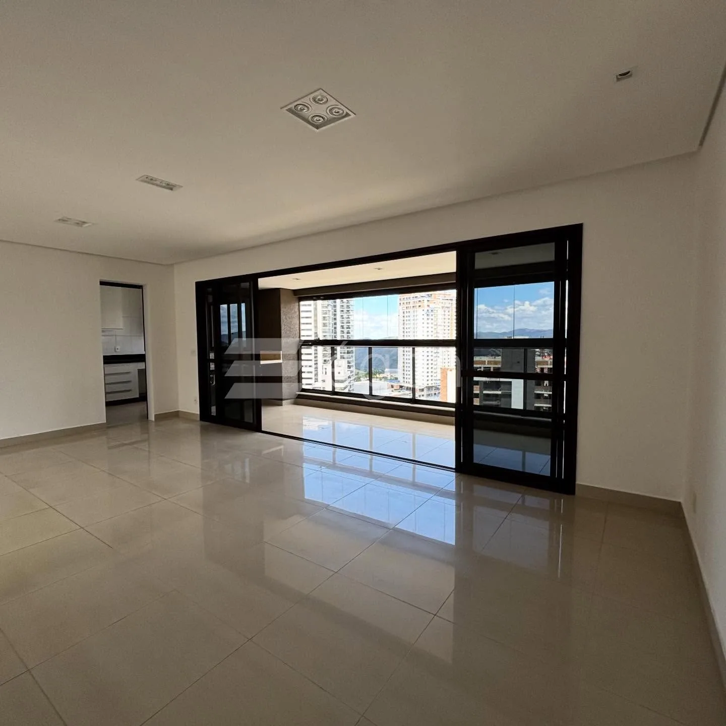 Apartamento amplo de 166 m² no Vila da Serra